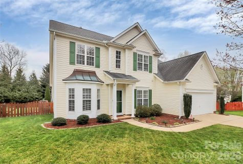 11816 Pheasant Lane pending home in Mitchell Glen, Charlotte, NC