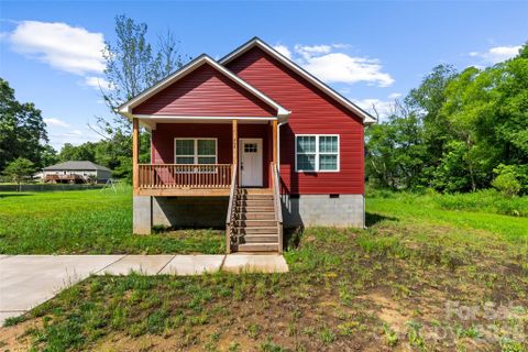 208 Nottingham Drive active home in English Estates, York, SC