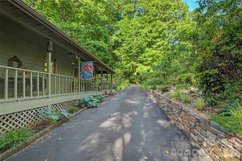 383 Ravenwood Lane active home in Ravenwood Forest, Horse Shoe, NC