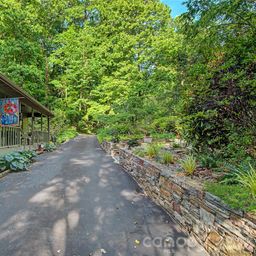 383 Ravenwood Lane