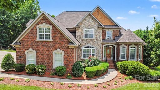 Homes in Queens Gate, Waxhaw