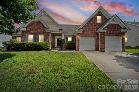 10111 Trailmoor Road active home in Berewick, Charlotte, NC
