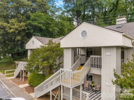 2604 Vineyard Boulevard active home in Cloisters, Asheville, NC
