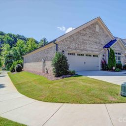 5218 Courtyard Lane