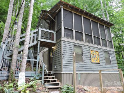 963 Melton Branch Road active home in Shoot Out Mountain, Bakersville, NC
