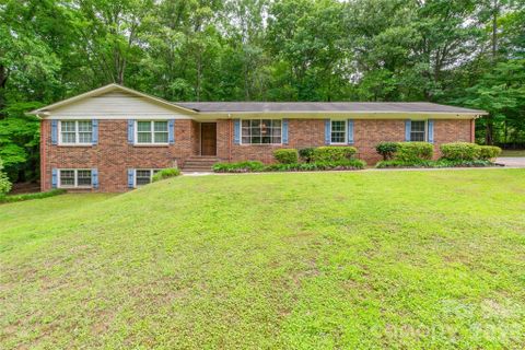 1735 Saddlewood Drive sold home in Olde Williamsburg, Fort Mill, SC