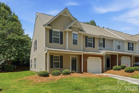 1358 Walnut Hill Drive active home in Lexington Commons, Rock Hill, SC