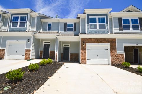 405 Creekview Road active home in Townes At Stonecrest, Hendersonville, NC