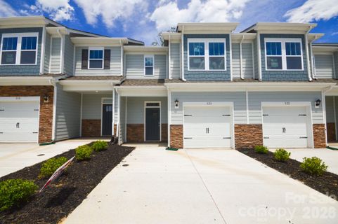 407 Creekview Road pending home in Townes At Stonecrest, Hendersonville, NC