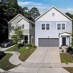 548 Kingsway Circle