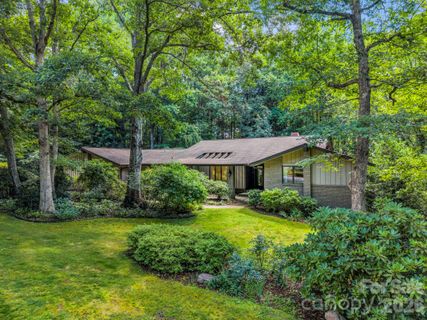 115 Woodhaven Drive active home in Woodhaven, Hendersonville, NC