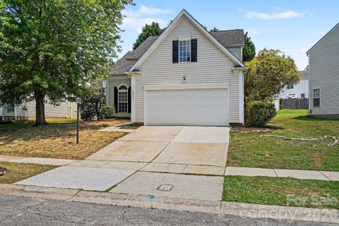 5615 Waverly Lynn Lane pending home in Prosperity, Charlotte, NC