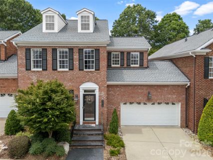 9415 Bonnie Briar Circle pending home in Bonnie Briar, Charlotte, NC
