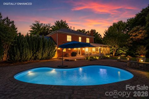 4612 Deanscroft Drive pending home in Wessex Square, Charlotte, NC