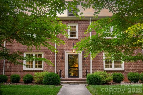 1035 Queens Road