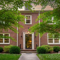 1035 Queens Road