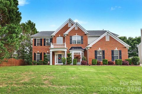 10913 Knight Castle Drive pending home in Cady Lake, Charlotte, NC
