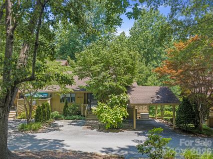 301 White Oak Drive active home in The Oaks, Hendersonville, NC