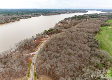 8047 Edgewater Drive
