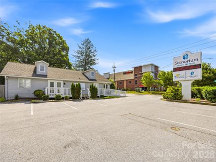 2124 Hendersonville Road