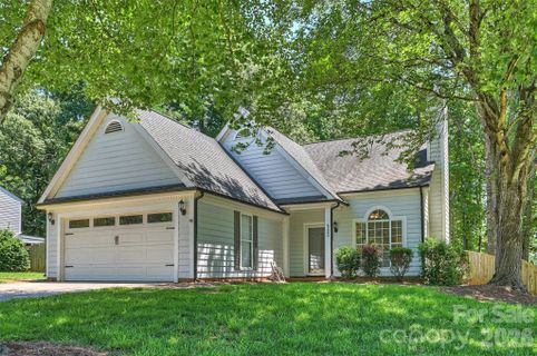 6000 Burnt Mill Run pending home in Hunley Creek, Matthews, NC