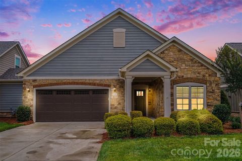 1119 Millview Lane pending home in The Courtyards On Lawyers Road, Matthews, NC