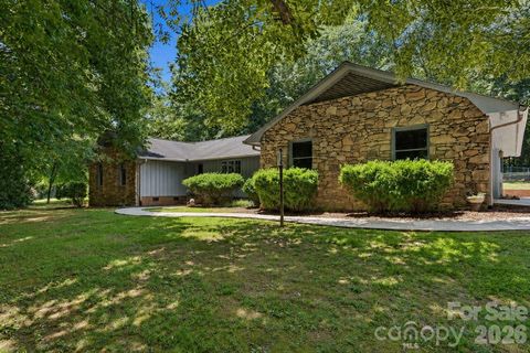 3326 Sedgefield Road active home in Shannon Acres, Statesville, NC