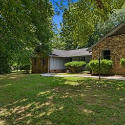 3326 Sedgefield Road