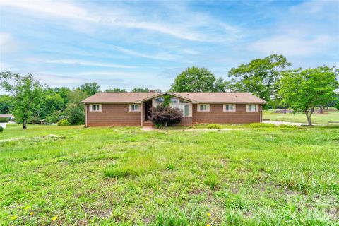 3016 Longwood Drive active home in Riverbend, Shelby, NC