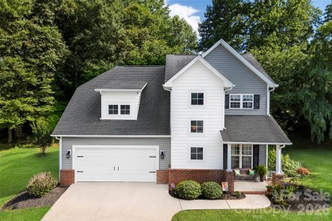 6008 River Garden Court pending home in River Falls, Lowell, NC