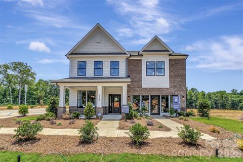 11200 Lochmere Road pending home in Avienmore, Charlotte, NC