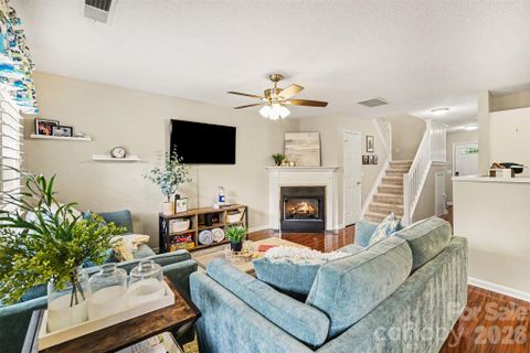 9725 Mattforest Circle active home in Elizabeth Townes, Charlotte, NC