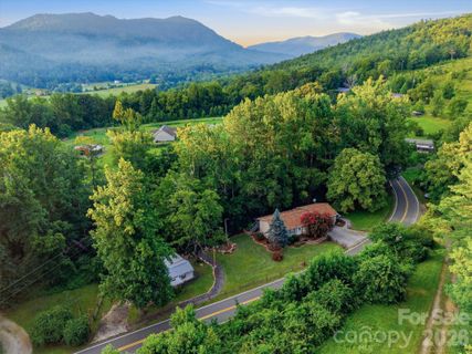5513 Old Linville Road