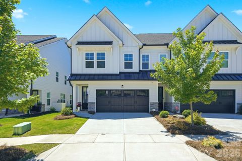 6008 Corbin Woods Court active home in Emery, Charlotte, NC