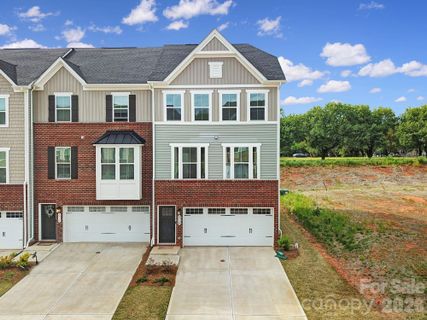 2528 Grantham Place Drive active home in Grantham Place, Fort Mill, SC
