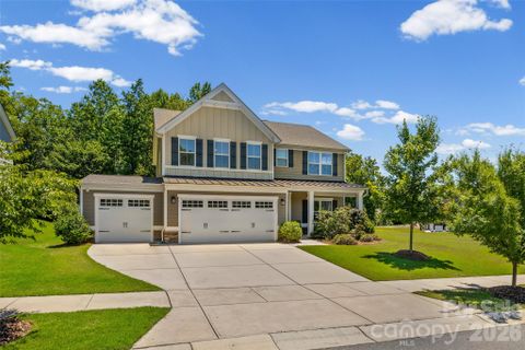 10295 October Glory Way active home in Holcomb Woods, Charlotte, NC