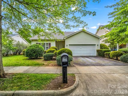 6 Scottish Circle pending home in Skyland Knoll, Asheville, NC