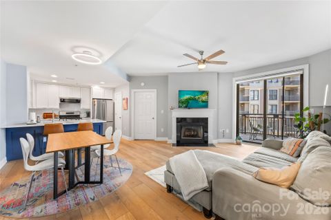 718 W Trade Street active home in Gateway Plaza, Charlotte, NC