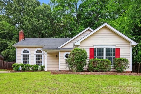 7925 Turquoise Drive active home in Amberwood, Charlotte, NC