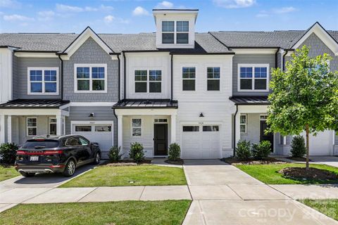 9521 Munsing Drive active home in Griffith Lakes, Charlotte, NC
