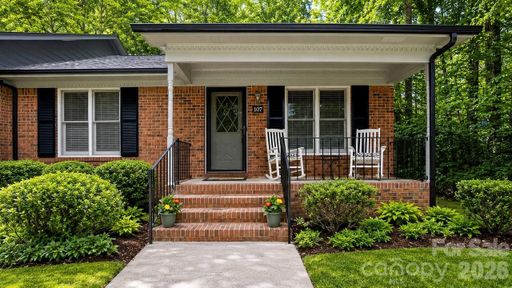 107 David Court active home in Ashebrook Villas, Fort Mill, SC
