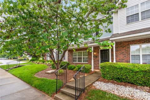 15411 Asterwind Court pending home in Maplecrest, Charlotte, NC