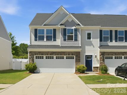 10414 Dalton Woods Court pending home in Dalton Woods, Huntersville, NC