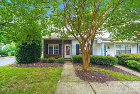 3101 Brockhampton Court pending home in Rossmore, Charlotte, NC