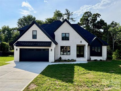 112 Wexford Pointe pending home in Olivers Landing, Hickory, NC
