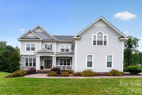 8529 Raven Top Drive pending home in Summerwood, Mint Hill, NC