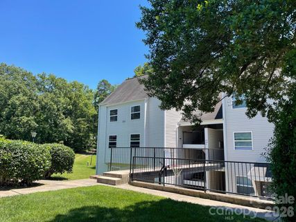 9119 Spyglass Place pending home in Pawtuckett On The Green, Charlotte, NC