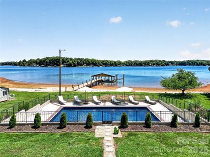 615 Kenway Loop