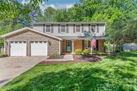 425 Regency Drive pending home in Waverly Hall, Charlotte, NC