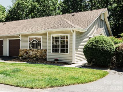 357 Laurel Park Place pending home in Laurel Park Place, Hendersonville, NC